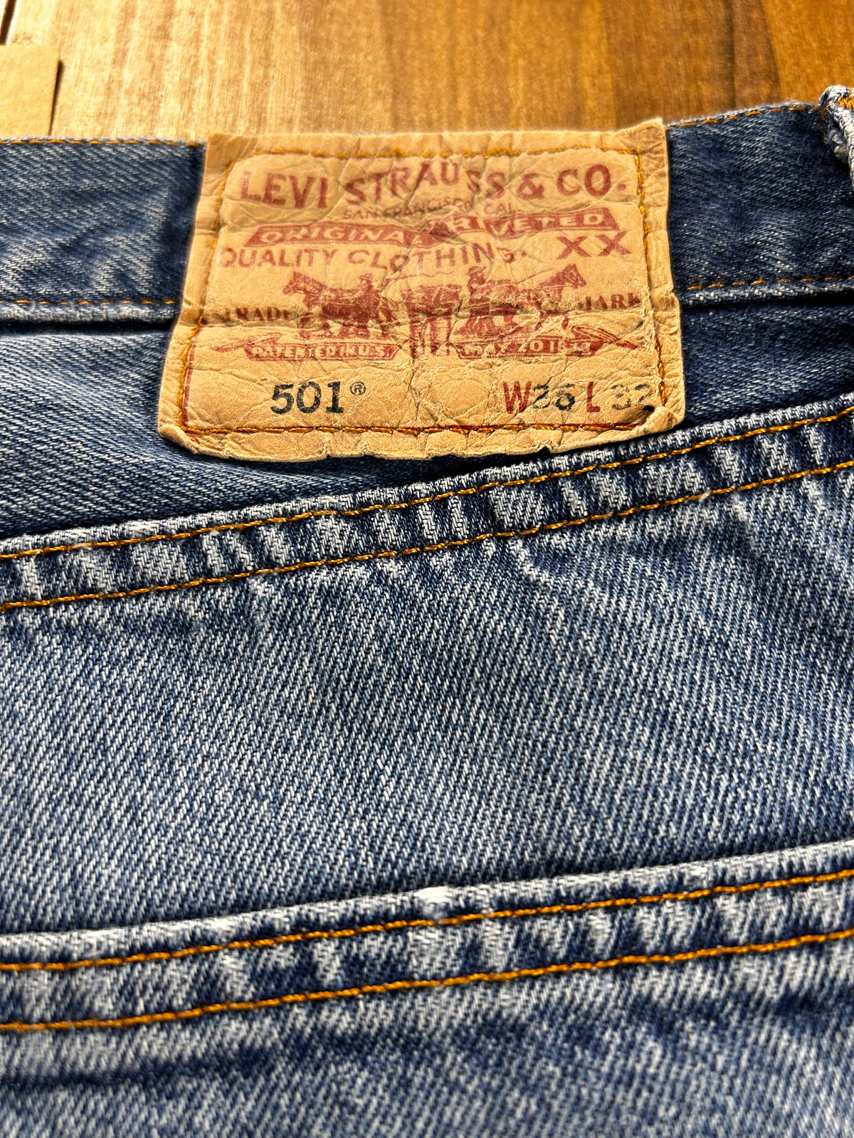 Pantalón vaquero Levi's 501 Straight (Año 2007) - Cropped / Distressed - Talla W36