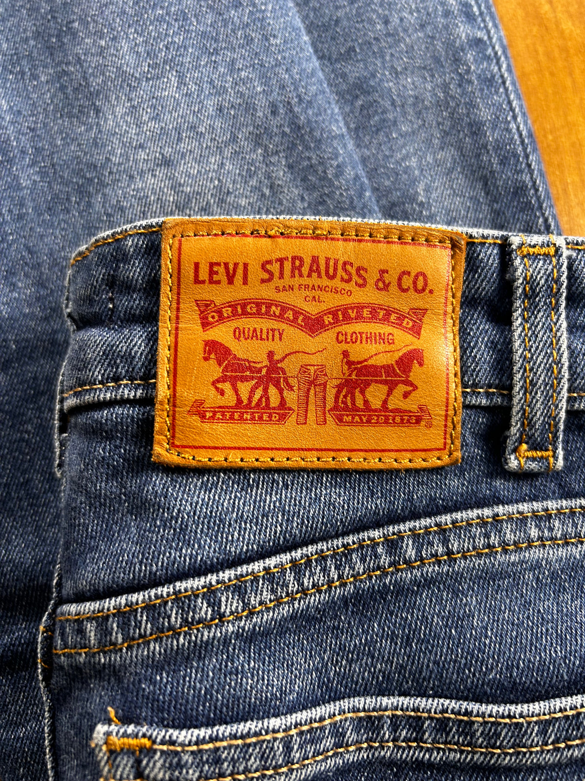 Pantalón vaquero Levi's 721 Vintage High Rise Skinny - Talla W23 L32 (Distressed)