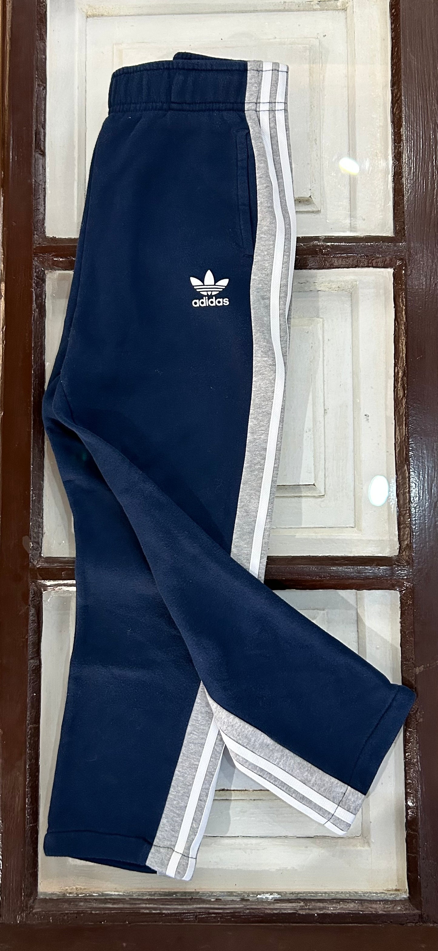 Pantalón deportivo Adidas clásico